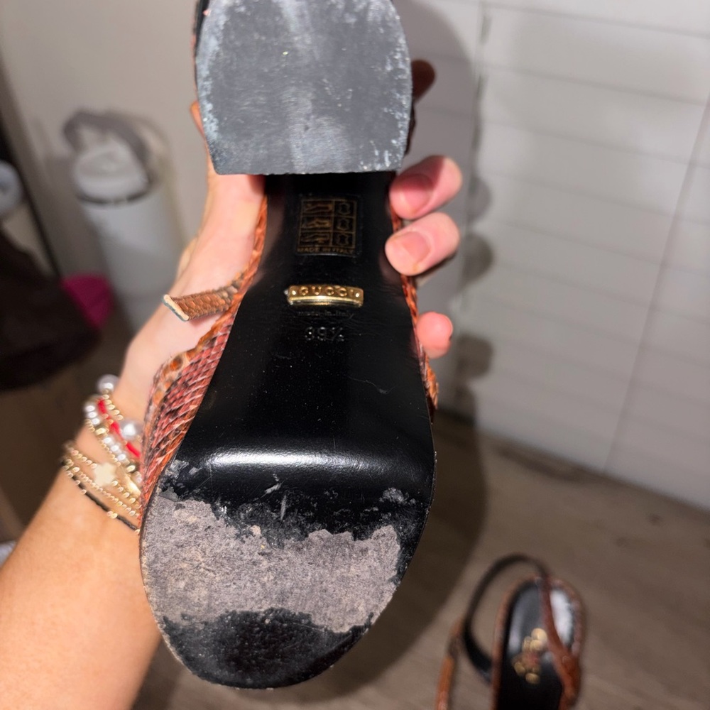 Gucci Women's Snakeskin Sandal Heels Size 39.5 (9.5) - Picture 4 of 4